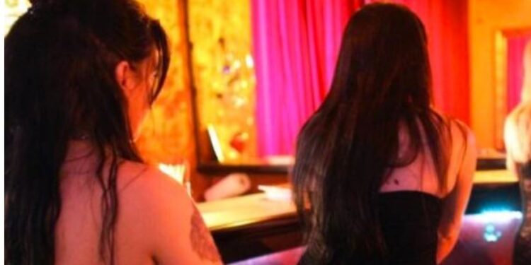 Zbulohet “foleja” e prostitucionit në Tiranë, arrestohet menaxherja dhe punonjësja