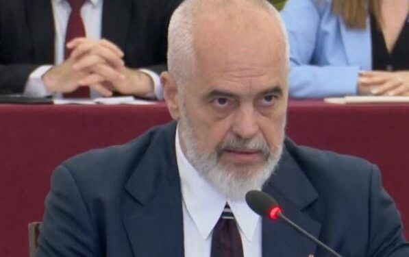 Rama nis mbledhjen e grupit me kritika për opozitën: Po helmohet publiku me…