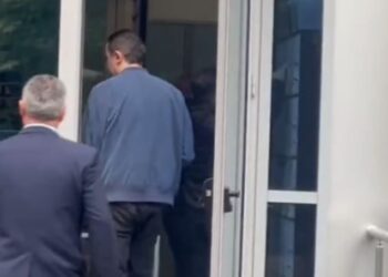 Elvis Roshi paraqitet në SPAK (Video)