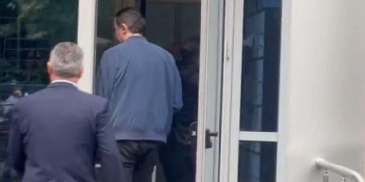 Elvis Roshi paraqitet në SPAK (Video)