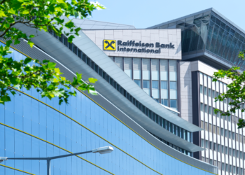 SHBA paralajmëron se do të bllokojë transaksionet me dollarë të Raiffeisen Bank