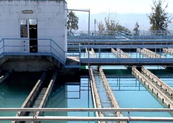 Në prag të sezonit turistik, bizneseve të Durrësit u shtrenjtohet uji me 7.7%, të Kavajës me 49%