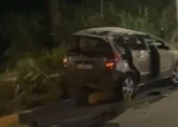 Makina me 4 vajza përplaset me bordurën, pësojnë çarje në kokë dhe thyerje të gjymtyrëve