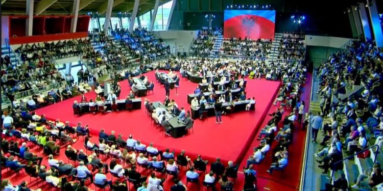 Lulzim Basha fton kundërshtarët politik në debat: T’i diskutojmë propozimet tona, e dimë që do dilni pa…