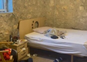 Ushqimi ende në komodinë/ Pamjet nga dhoma ku dyshohet se u përleshën autori dhe recepsionisti  para vrasjes