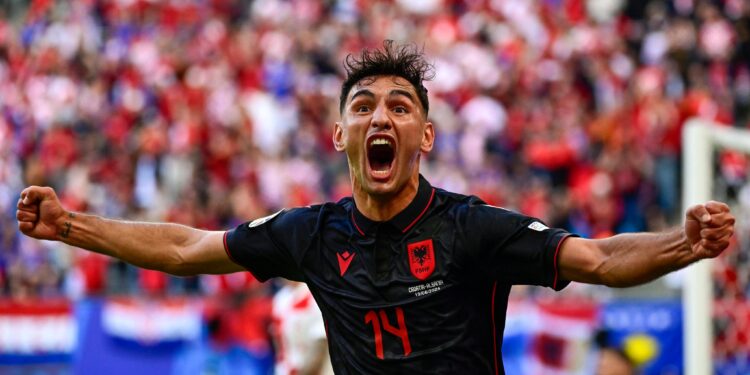 Qazimi Laçi ngre ‘Shqipet’ në fluturim, shënon super gol ndaj Kroacisë
