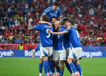 Luftuan fortë në fushë, por mbyllet 2 me 1 ndeshja me Italinë