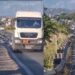 Temperaturat e larta “çojnë” qytetarët në plazh, trafik kilometrik në autostradën Tiranë-Durrës