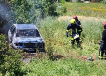 Prag tragjedie në Korçë, ndez cigaren teksa furnizonte makinën me karburant, pëson djegie të rënda bashkë me djalin