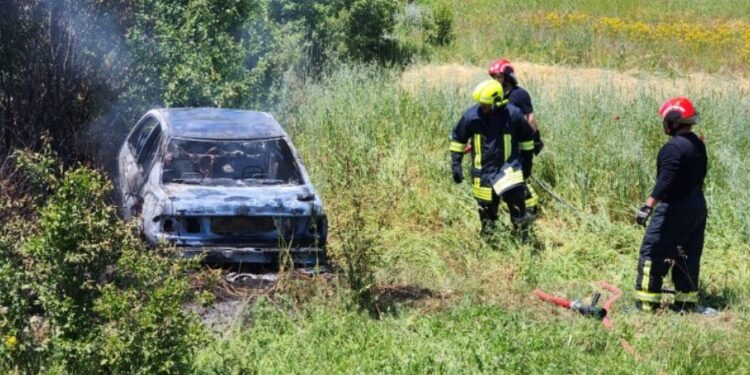 Prag tragjedie në Korçë, ndez cigaren teksa furnizonte makinën me karburant, pëson djegie të rënda bashkë me djalin
