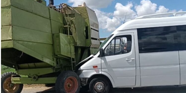 Furgoni me turistë përplaset me autokombanjën, 7 francezë përfundojnë në spital