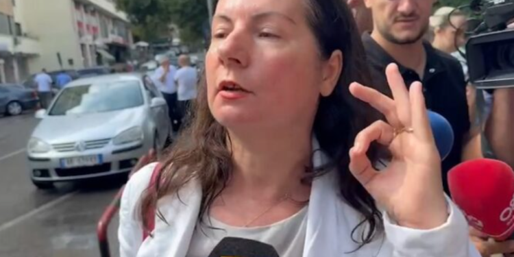 VIDEO/ Skandali te Onkologjiku, mjekja Ymeri revoltohet me mediat: Më keni shtrembëruar fotot