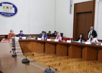 Konstituohet “Dezinformimi”/ Opozita bojkoton, shqetësime për lirinë e medias