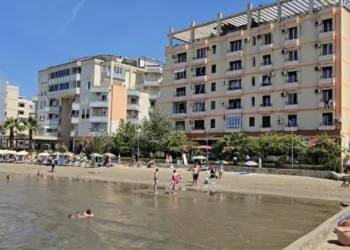 Fluksi i turistëve shton kërkesat për punë, bizneset në Durrës sytë te filipinasit