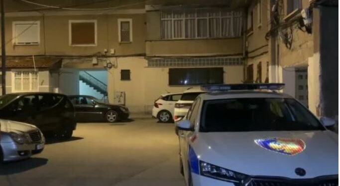 U gjend i plagosur pranë hotelit të tij, zbardhet ngjarja në Himarë: Biznesmeni i dehur ra nga…