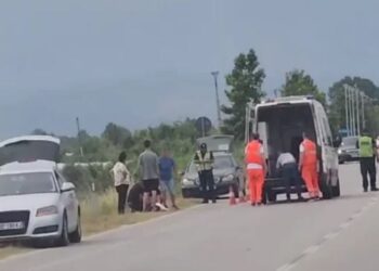 Aksident në aksin Levan-Tepelenë, 30-vjeçarja humb kontrollin e mjetit