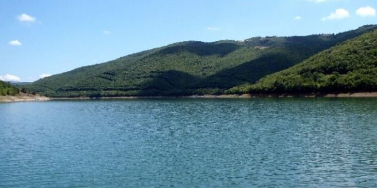 Nxirret nga liqeni i Kukësit trupi i pajetë i një gruaje