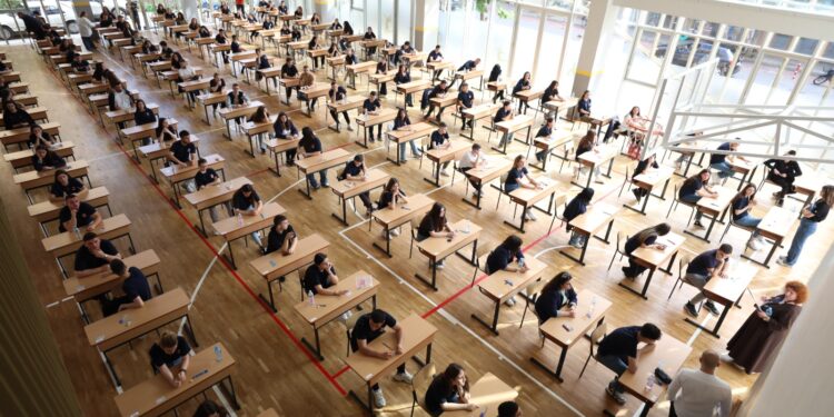 Matura Shtetërore 2024, publikohet teza e anglishtes 30 minuta pas nisjes së provimit