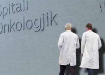 “Kape shtrëngoje Mondin, dua lekët thuaj”, PËRGJIMET mes mjekëve të Onkologjikut: 5 operacione i kap, brenda javës bëhesh për ‘Maldive’