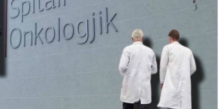 “Kape shtrëngoje Mondin, dua lekët thuaj”, PËRGJIMET mes mjekëve të Onkologjikut: 5 operacione i kap, brenda javës bëhesh për ‘Maldive’