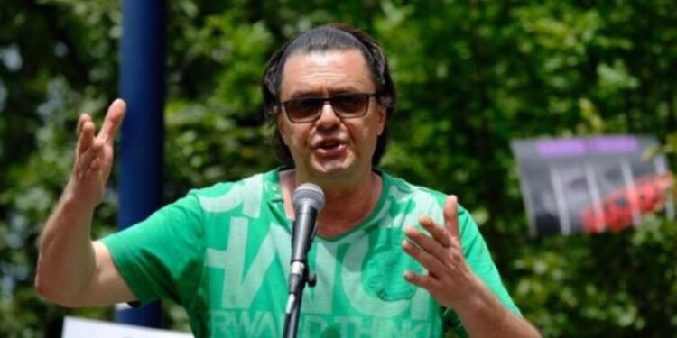 Protesta te bashkia, Liçaj: Po vidhen pasuritë kombëtare për të pasuruar Fushën