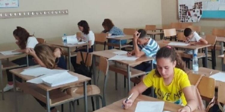 Provimet e lirimit, rreth 29 mijë nxënës i nënshtrohen sot testit në matematikë