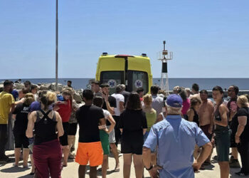 Nëna e ndaloi të futej në det, 7-vjeçari shqiptar nuk e dëgjoi dhe u mbyt