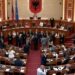 Tensione brenda dhe jashtë Kuvendit/ Nikolla përjashton Nokën: Mos më kërcëno!
