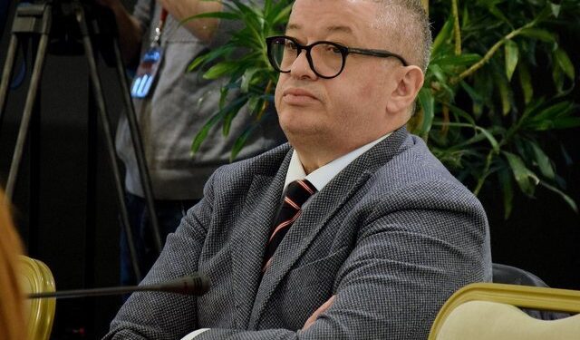 Sot, 3 komisione parlamentare/ Peza raporton tek “Edukimi”