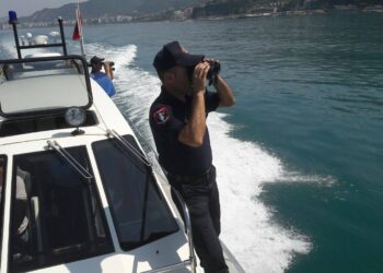 Kontrolle në vijat bregdetare, nga Ksamili në Velipojë/ Bllokohen 5 mjete lundruese, gjoba për pronarët