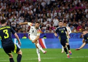 Tifozi i pafat/ Nuk mundi të shihte ndeshjen hapëse të Europianit pasi sulmuesi gjerman i theu dorën