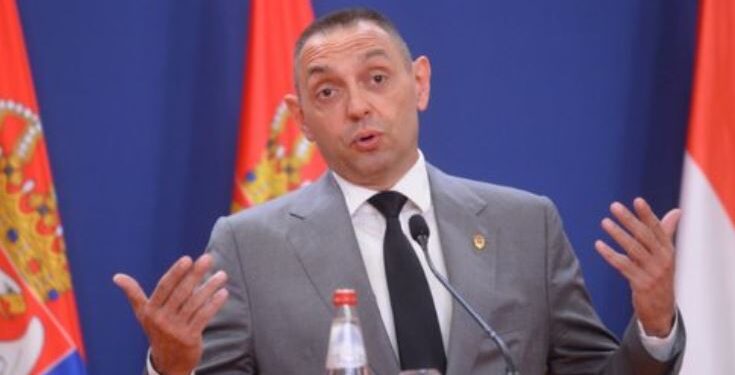 Vulin apel serbëve: Mos shkoni me pushime në Shqipëri