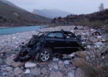 Aksident në aksin Shushicë-Fushë Buall, mjeti bie në humnerë