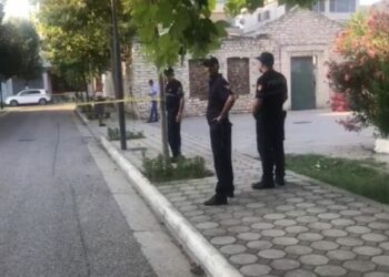 Atentati me 3 viktima në Memaliaj/ Autorët u larguan në drejtim të Mallakastrës, dogjën mjetin