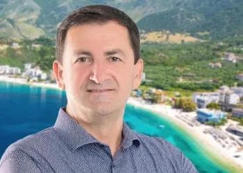 “I solla për të ruajtur votën”/ Tavo pranon transferimin e familjarëve në Himarë, reagon OMONIA: Skandaloze…