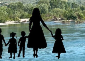 “LAMTUMIRË”! Para se të tentonte të hidhej nga ura me fëmijët e mitur, 27-vjeçarja telefonoi një familjar