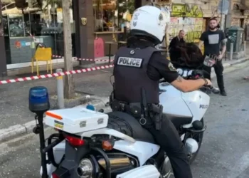 Sherr brenda familjes shqiptare në Athinë, vjehrri godet me armë dhëndrin