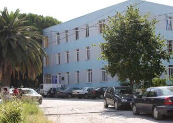 Akuzohet se abuzoi me prokurimet në Spitalin e Lushnjës, dërgohet në gjyq anëtari i komisionit