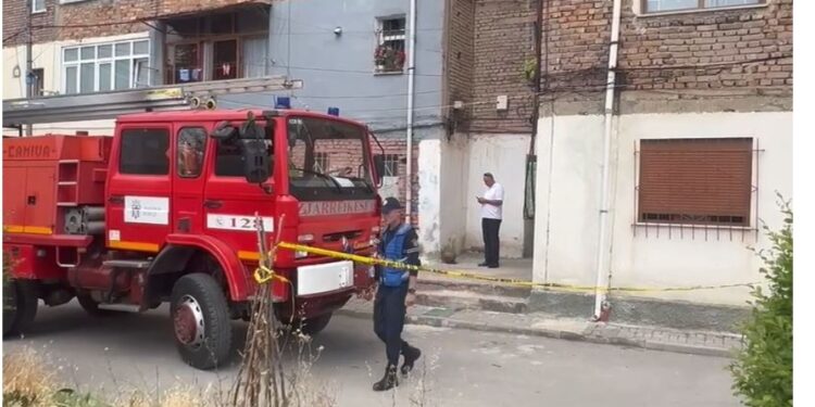 Zjarr në banesë, bie nga pallati gruaja në Korçë