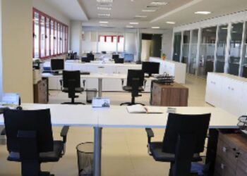 Temperaturat ekstreme, qeveria shqiptare shkurton orarin e punës për Administratën, asnjë masë për të tjerët