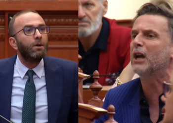 “Ku*vë burrë, gore, ordiner” / Plas keq në Kuvend mes Braçes dhe Bardhit (VIDEO