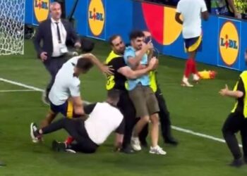 Video/ Mund të humbasë finalen? Morata dëmtohet nga punonjësi i sigurisë në fund të ndeshjes