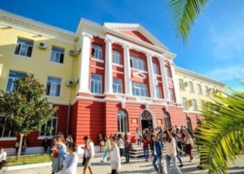 Ky është kalendari i procedurave për regjistrim të maturantëve në universitete