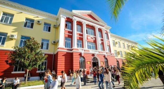 Ky është kalendari i procedurave për regjistrim të maturantëve në universitete