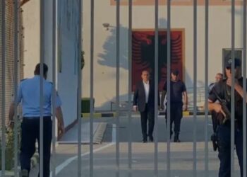 Fredi Beleri lë ambientet e burgut të Fierit, betohet nesër si eurodeputet i PE, ja çfarë dëshmoi për mediat