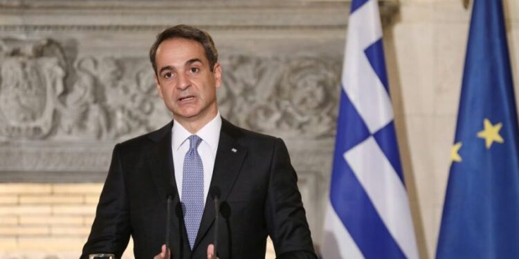 Kompanitë në botë i shkurtojnë, Greqia prezanton ditën e 6 të punës