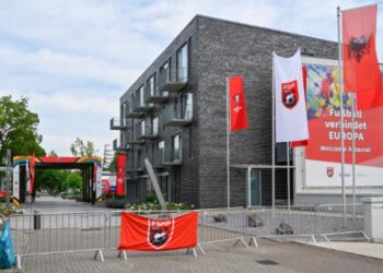 Skandali në Gjermani/ Punonjësi shqiptar përdhunoi 18-vjeçaren në hotelin e Kombëtares