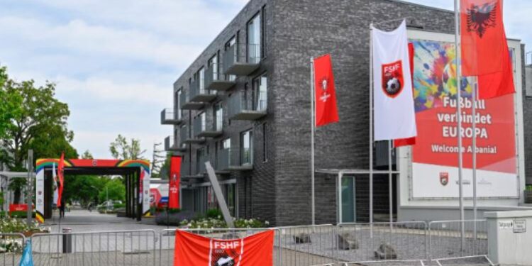 Skandali në Gjermani/ Punonjësi shqiptar përdhunoi 18-vjeçaren në hotelin e Kombëtares