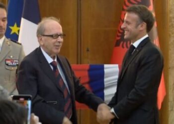 Humbja e Ismail Kadare, reagon Presidenca Franceze: Jetoi si i lirë në një vend që nuk ishte