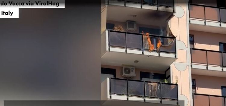 Video/ Mbulesat plastike të ballkoneve marrin flakë nga  i nxehti në Itali